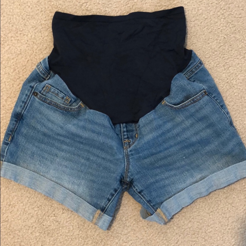 OLD NAVY MATERNITY SHORTS